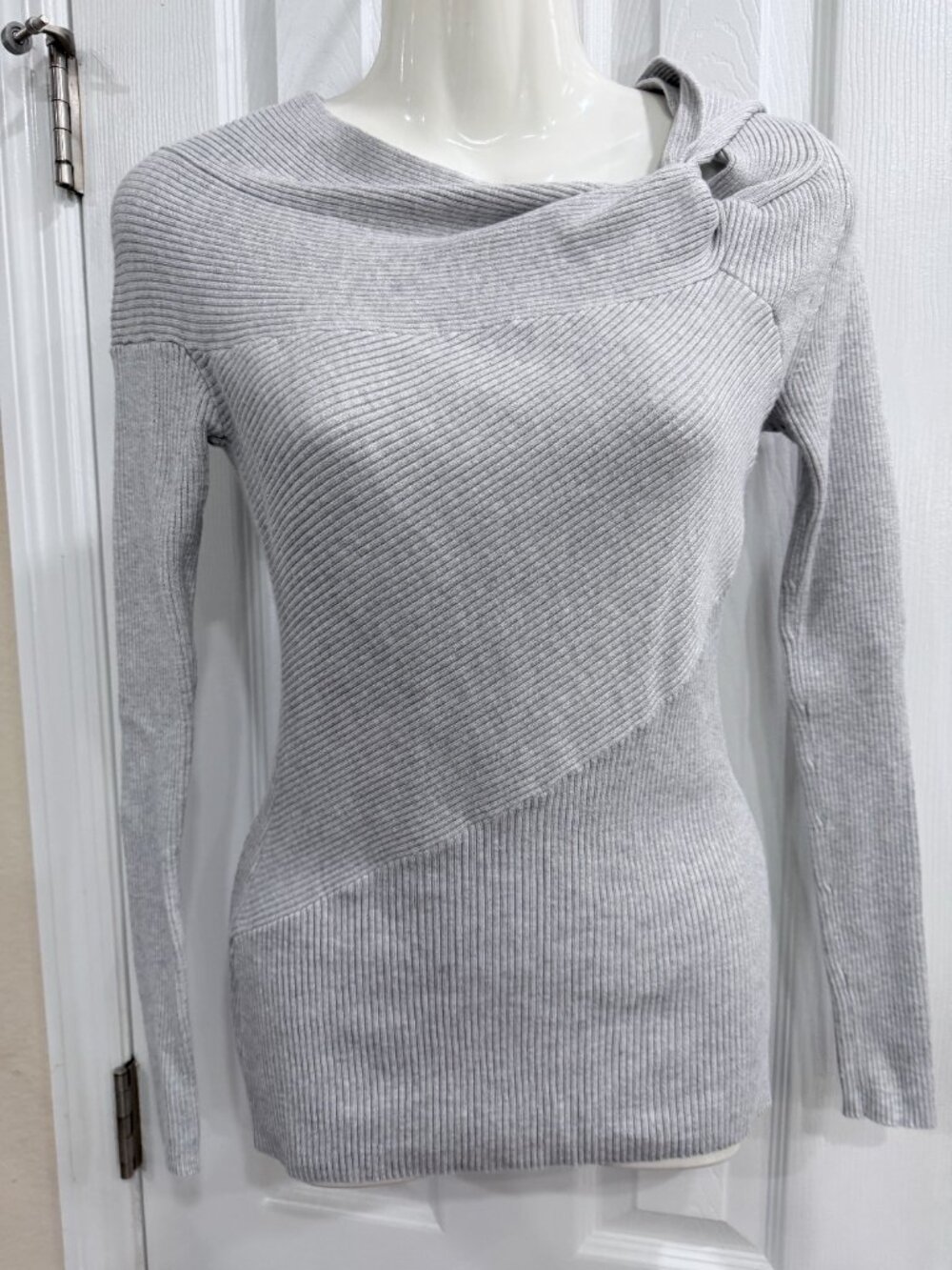 Asymmetrical Shoulder Twist Ribbed Knit AmélieBoutik Sweater Top Gray Small